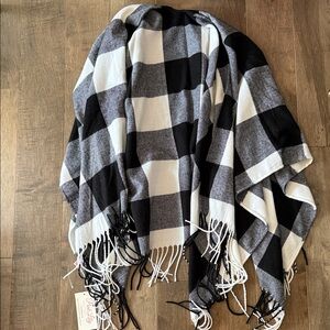 Plaid Black and White shawl